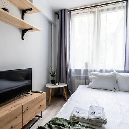 Golden - Cozy Studio